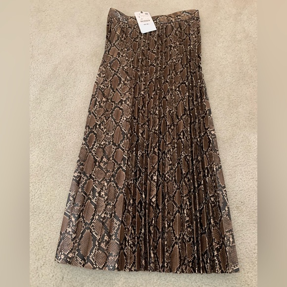Zara Python Faux Leather Pleated Skirt - Picture 7 of 8